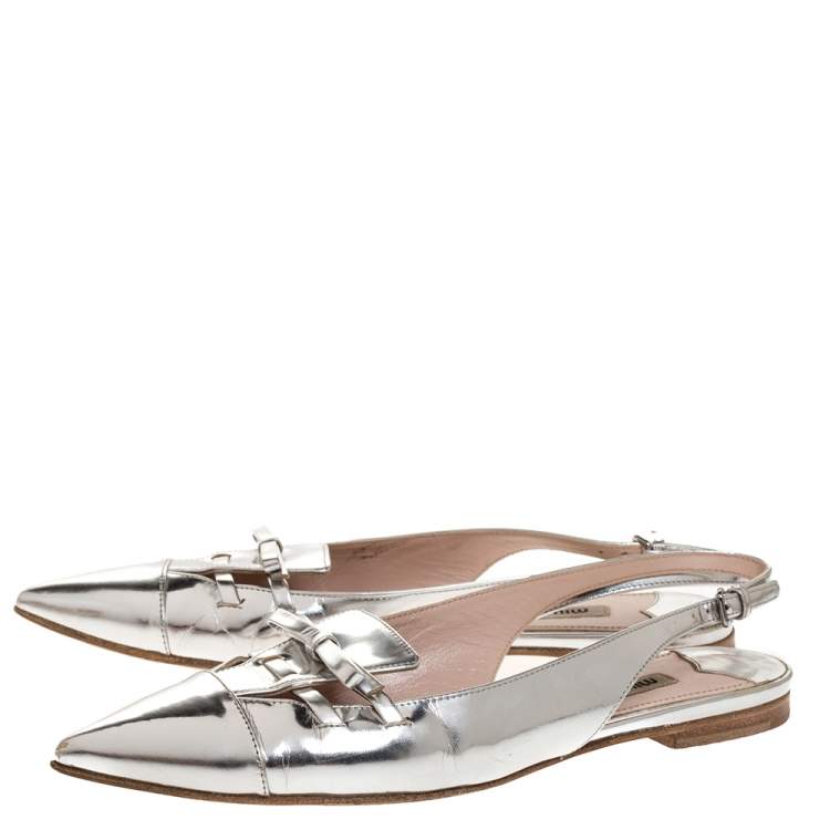 Pre Owned Miu Miu Silver Foil Leather Pointed Toe Bow Slingback Flat Sandals Size 37.5