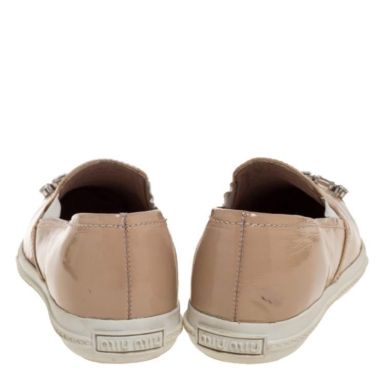 Pre Owned Miu Miu Beige Patent Leather Crystal Embellished Pointed Cap Toe Slip On Sneakers Size 35