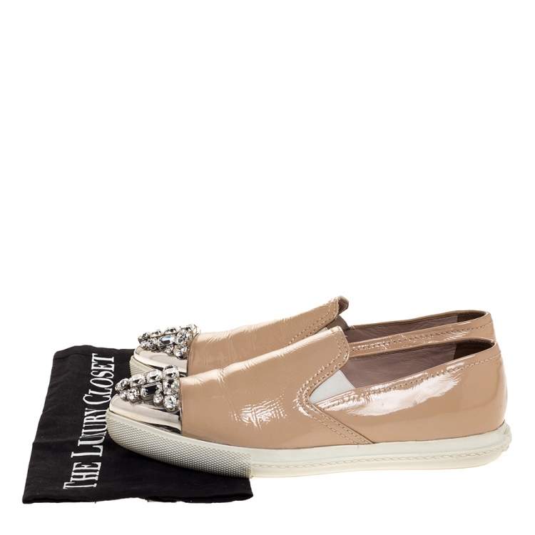 Pre Owned Miu Miu Beige Patent Leather Crystal Embellished Pointed Cap Toe Slip On Sneakers Size 35