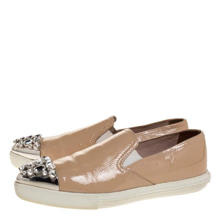 Pre Owned Miu Miu Beige Patent Leather Crystal Embellished Pointed Cap Toe Slip On Sneakers Size 35