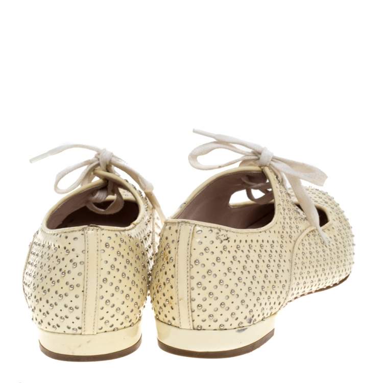 Pre Owned Miu Miu Cream Perforated Leather Studded Cutout Lace Up Oxford Size 37.5