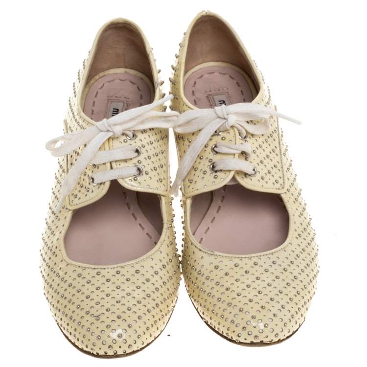 Pre Owned Miu Miu Cream Perforated Leather Studded Cutout Lace Up Oxford Size 37.5
