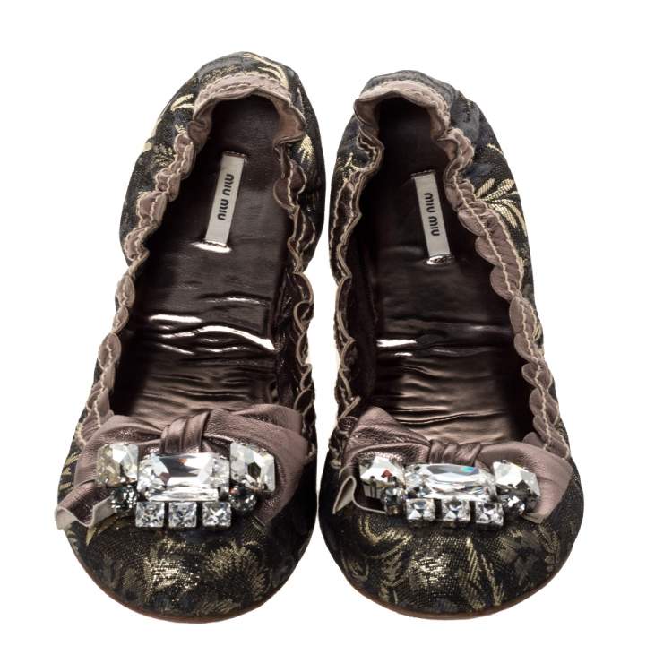 Pre Owned Miu Miu Metallic Black/Gold Brocade Fabric Crystal And Bow Embellished Scrunch Ballet Flats Size 38