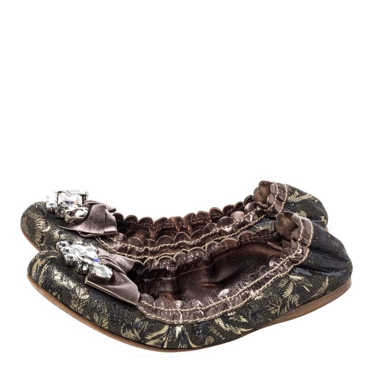 Pre Owned Miu Miu Metallic Black/Gold Brocade Fabric Crystal And Bow Embellished Scrunch Ballet Flats Size 38