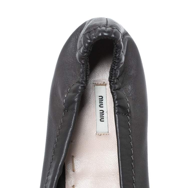 Pre Owned Miu Miu Black Leather Crystal, Bead And Bow Embellished Cap Toe Ballet Flats Size 40