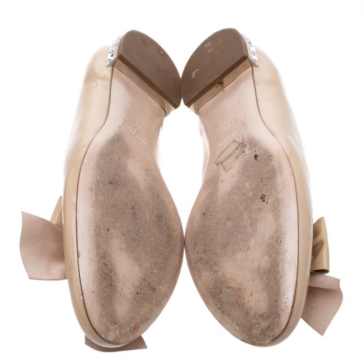 Pre Owned Miu Miu Beige Patent Leather Bow Crystal Embellished Ballet Flats Size 39.5