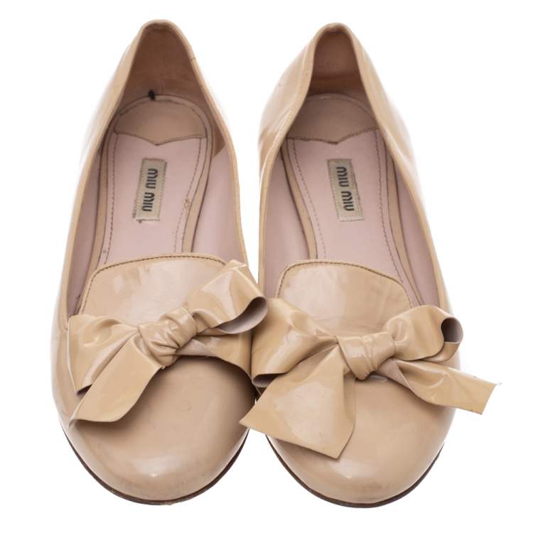 Pre Owned Miu Miu Beige Patent Leather Bow Crystal Embellished Ballet Flats Size 39.5