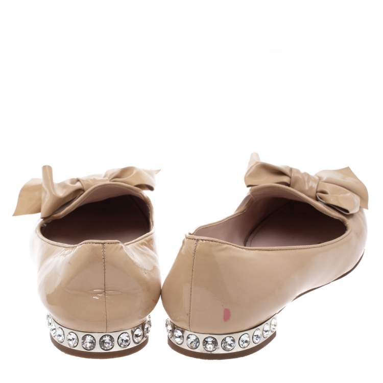 Pre Owned Miu Miu Beige Patent Leather Bow Crystal Embellished Ballet Flats Size 39.5