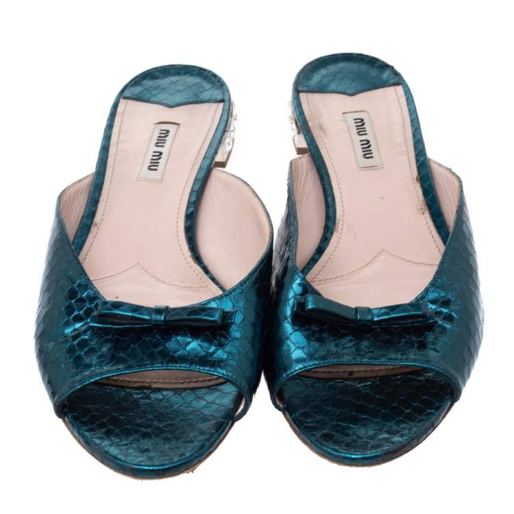 Pre Owned Miu Miu Metallic Teal Snakeskin Effect Leather Bow Detail Jeweled Heel Flat Slides Size 41