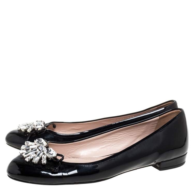 مملوكة مسبقًا Miu Miu Black Patent Leather Crystal Embellished Ballet Flats Size 38.5