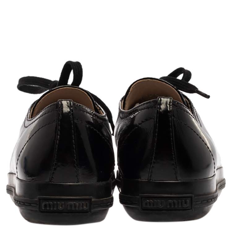 مملوكة مسبقًا Miu Miu Black Patent Leather Crystal Studded Sneakers Size 39