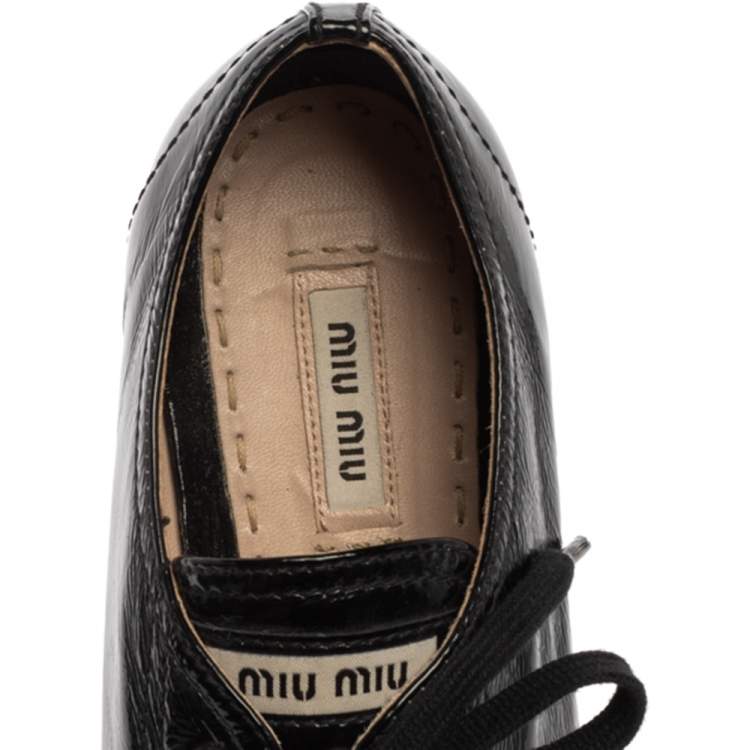 مملوكة مسبقًا Miu Miu Black Patent Leather Crystal Studded Sneakers Size 39