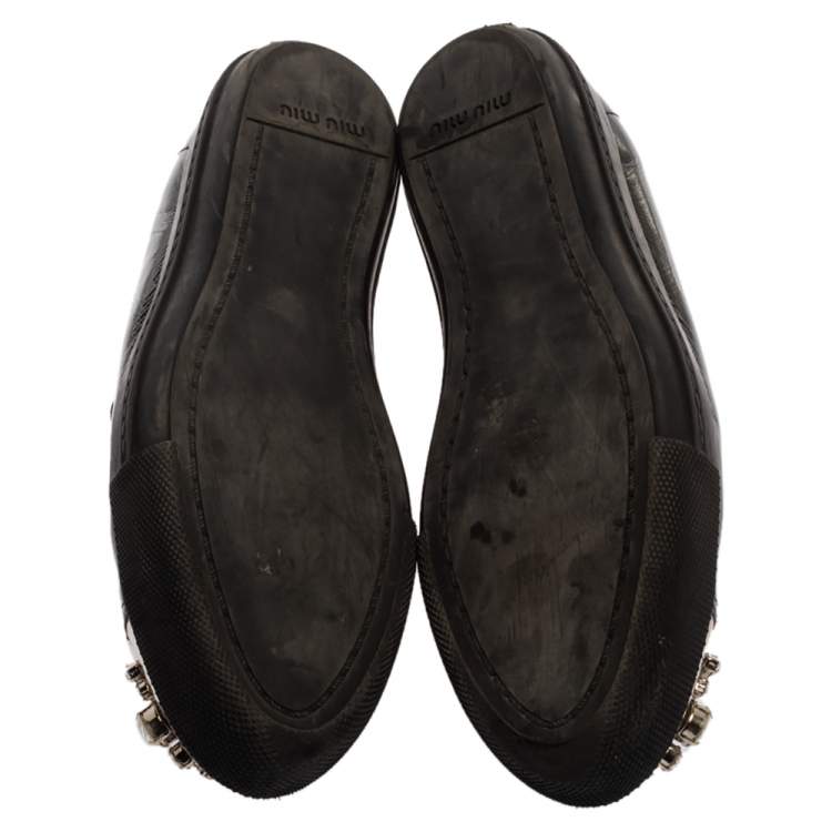 مملوكة مسبقًا Miu Miu Black Patent Leather Crystal Studded Sneakers Size 39