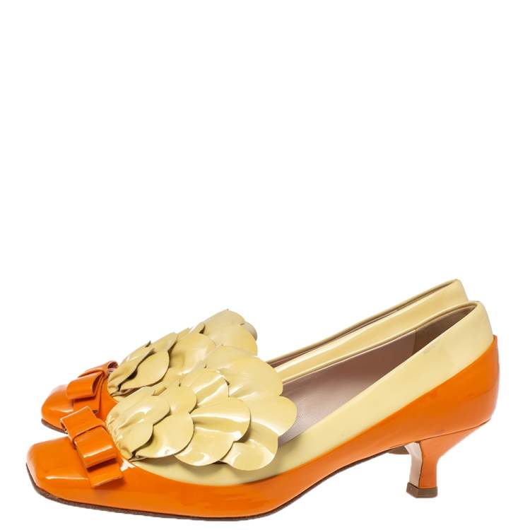 Pre Owned Miu Miu Orange/Beige Patent Leather Ruffle Bow Square Toe Pumps Size 38.5