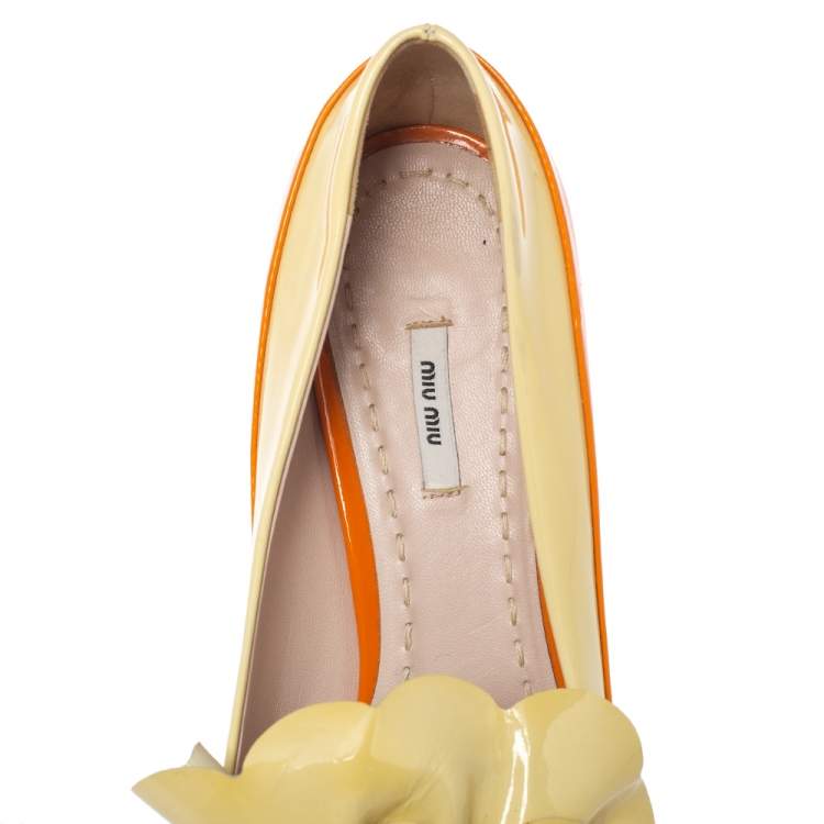 Pre Owned Miu Miu Orange/Beige Patent Leather Ruffle Bow Square Toe Pumps Size 38.5
