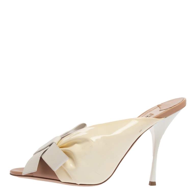 Pre Owned Miu Miu White/Beige Patent and Leather Bow Mule Sandals Size 41
