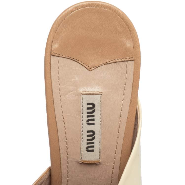 Pre Owned Miu Miu White/Beige Patent and Leather Bow Mule Sandals Size 41