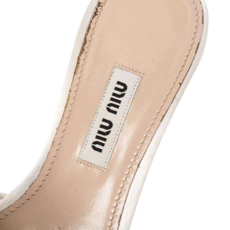 Pre Owned Miu Miu Cream Satin Crystal/Pearl Embellished Slide Size 35