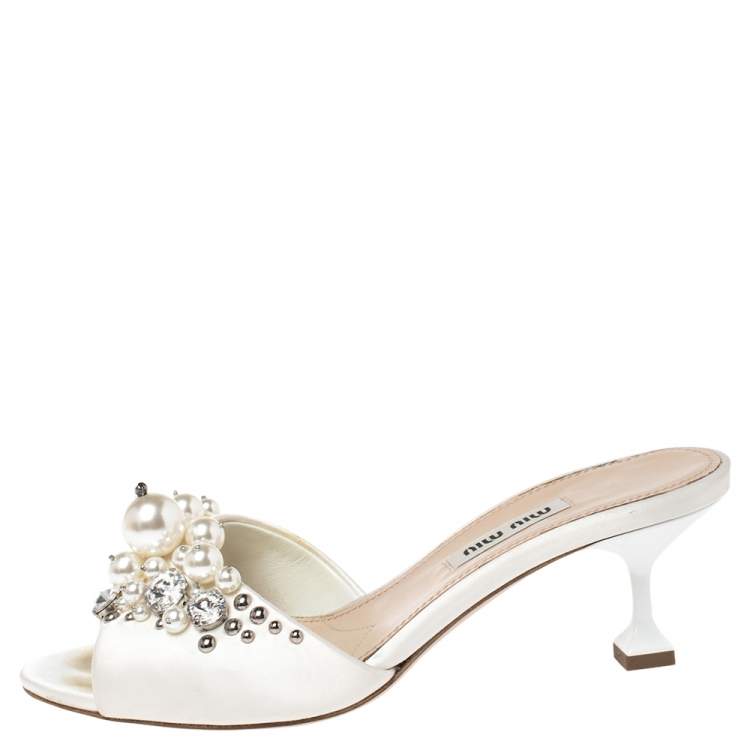 Pre Owned Miu Miu Cream Satin Crystal/Pearl Embellished Slide Size 35