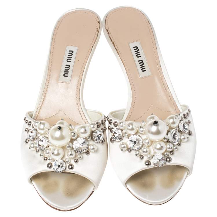 Pre Owned Miu Miu Cream Satin Crystal/Pearl Embellished Slide Size 35