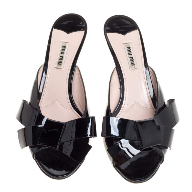 Pre Owned Miu Miu Black Patent Leather Bow Slide Sandals Size 40