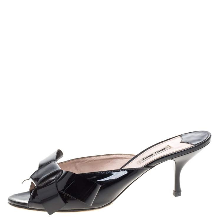 Pre Owned Miu Miu Black Patent Leather Bow Slide Sandals Size 40