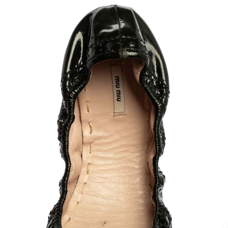 Pre Owned Miu Miu Green Patent Leather Scrunch Ballet  Flats Size 39.5