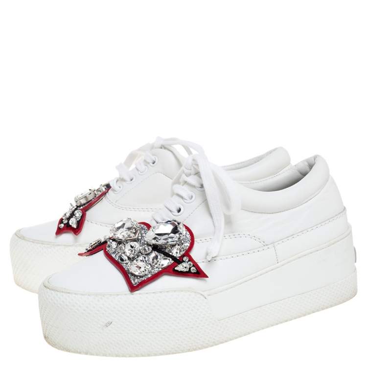 مملوكة مسبقًا Miu Miu White Leather Heart Embellished Platform Sneakers Size 36