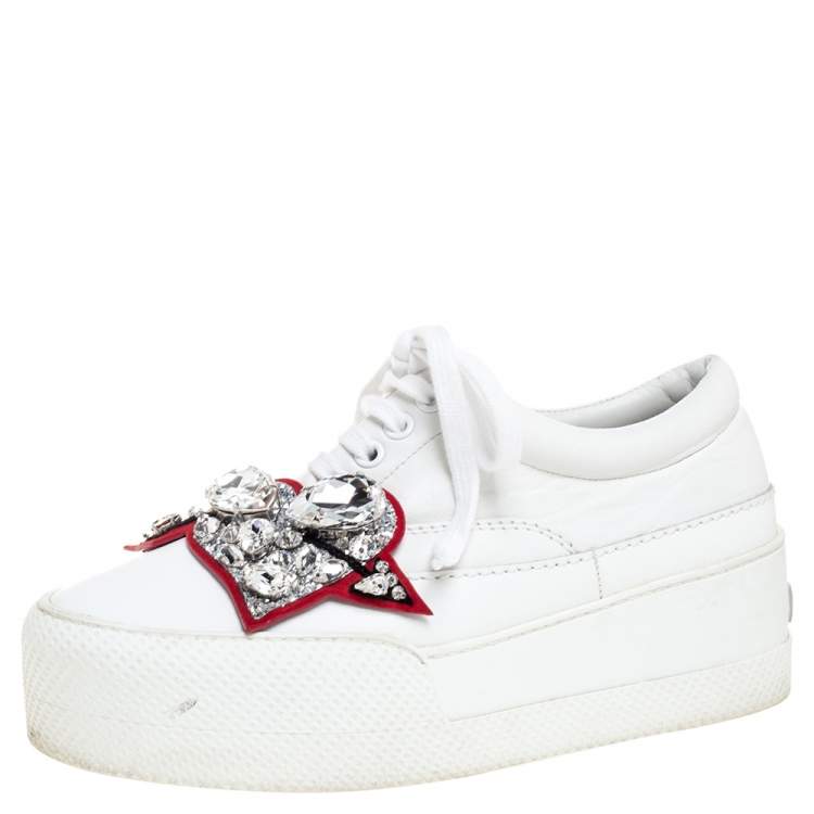مملوكة مسبقًا Miu Miu White Leather Heart Embellished Platform Sneakers Size 36