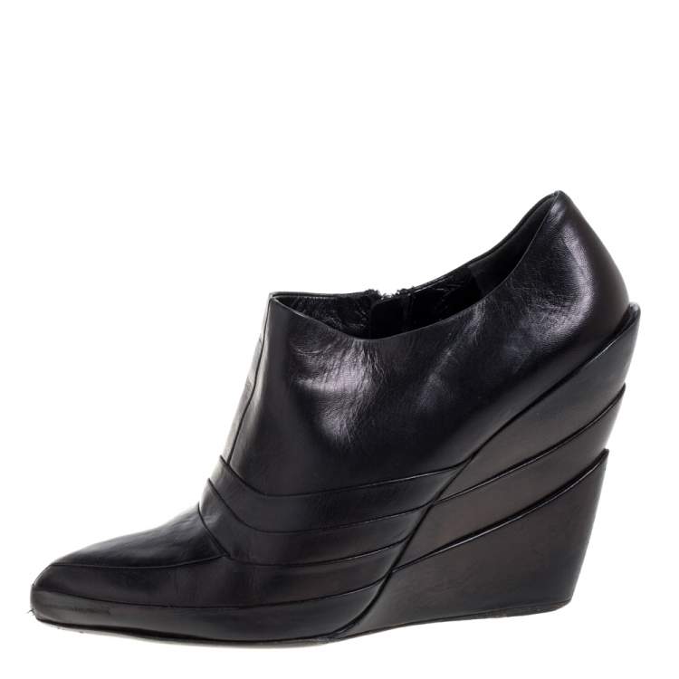 Pre Owned Miu Miu Black Leather Booties Size 39