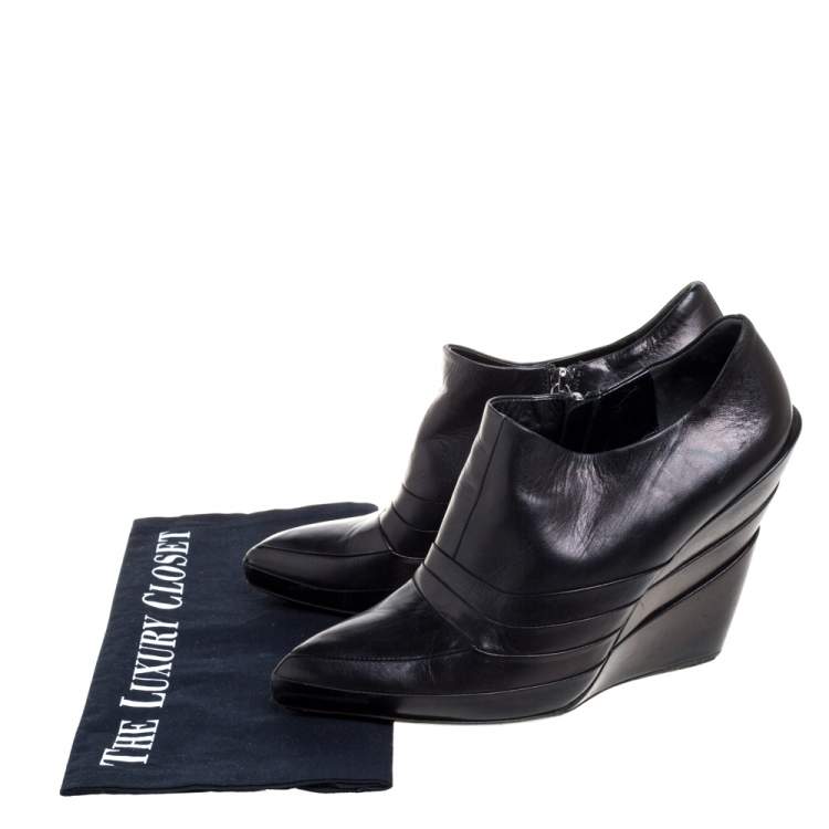 Pre Owned Miu Miu Black Leather Booties Size 39