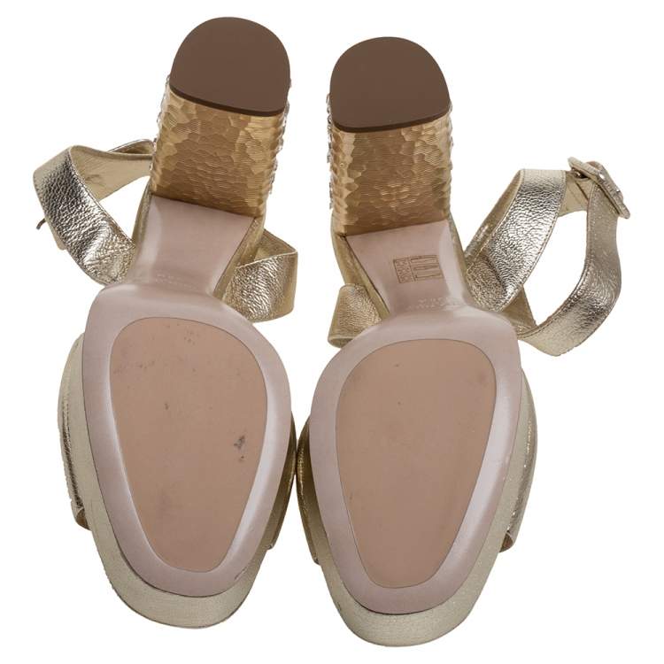مملوكة مسبقًا Miu Miu Gold Leather Crystal Embellished Block Heel Ankle Strap Platform Sandals Size 38.5