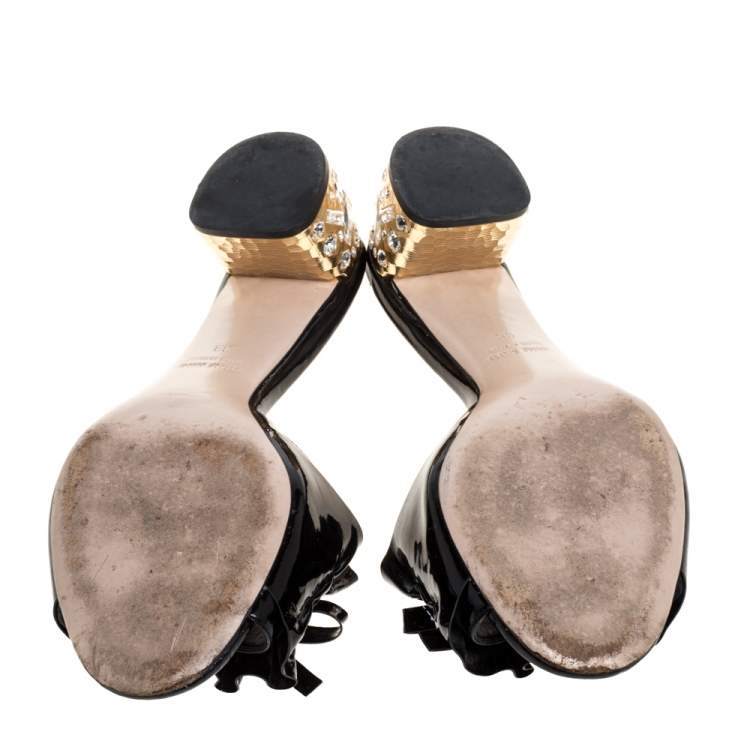 مملوكة مسبقًا Miu Miu Black Patent Leather Ruffled Bow Embellished Slide Sandals Size 39