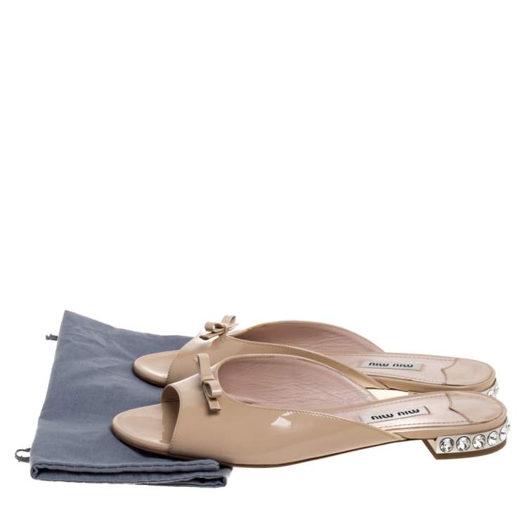 Pre Owned Miu Miu Beige Patent Leather Crystal Embellished Heel Bow Open Toe Flats Size 36.5