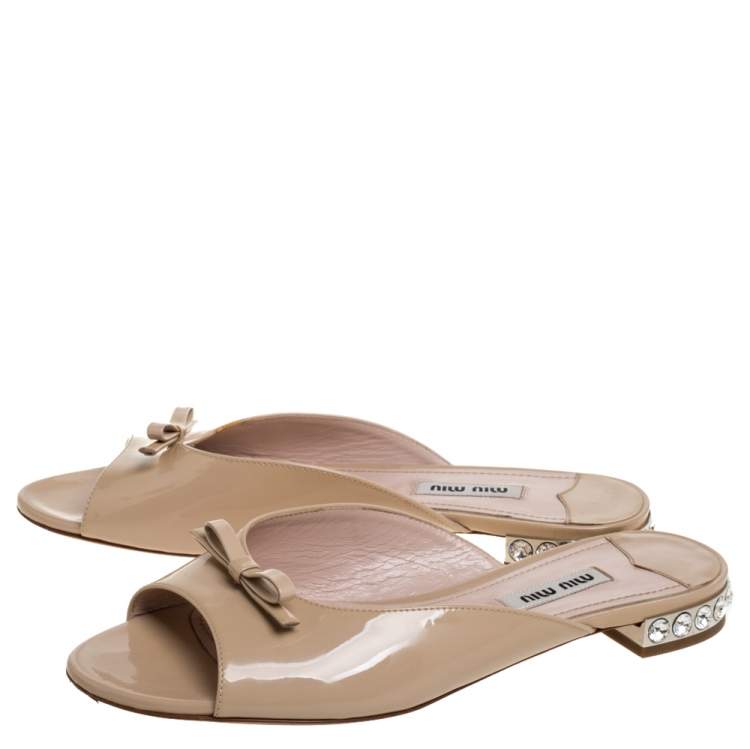 Pre Owned Miu Miu Beige Patent Leather Crystal Embellished Heel Bow Open Toe Flats Size 36.5