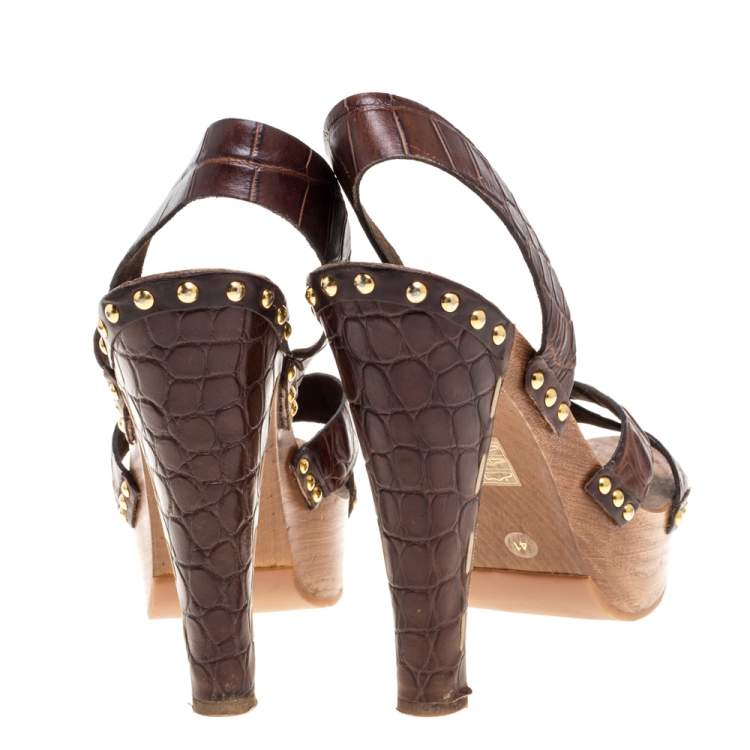 مملوكة مسبقًا Miu Miu Brown Croc Embossed Leather Clog Platform Sandals Size 41
