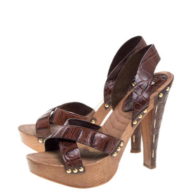 مملوكة مسبقًا Miu Miu Brown Croc Embossed Leather Clog Platform Sandals Size 41