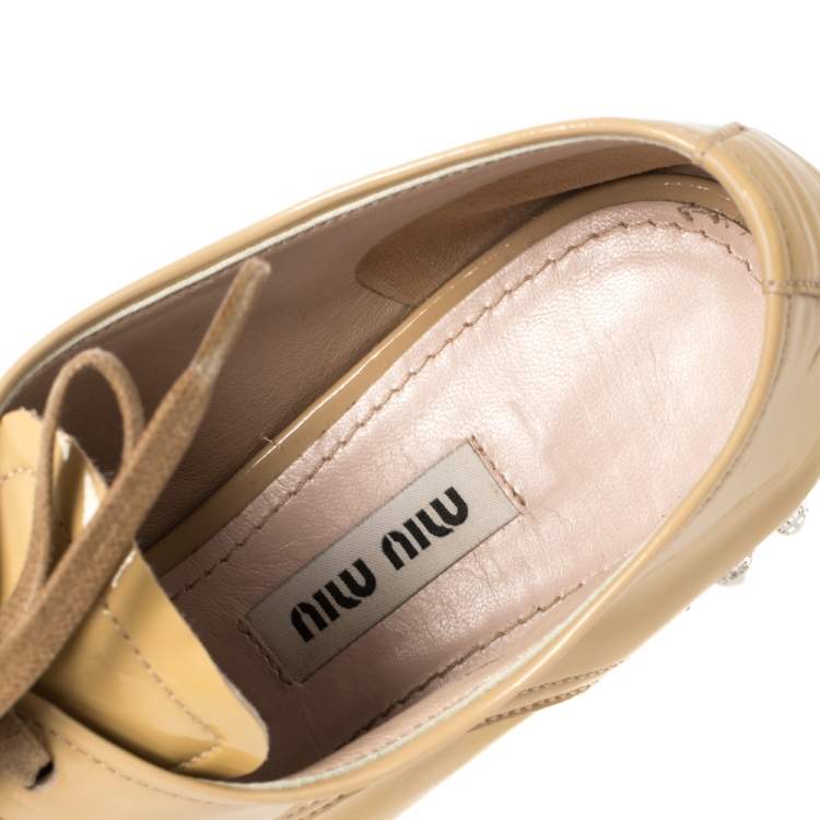 Pre Owned Miu Miu Beige Patent Leather Crystal Embellished Heel Lace Derby Size 36