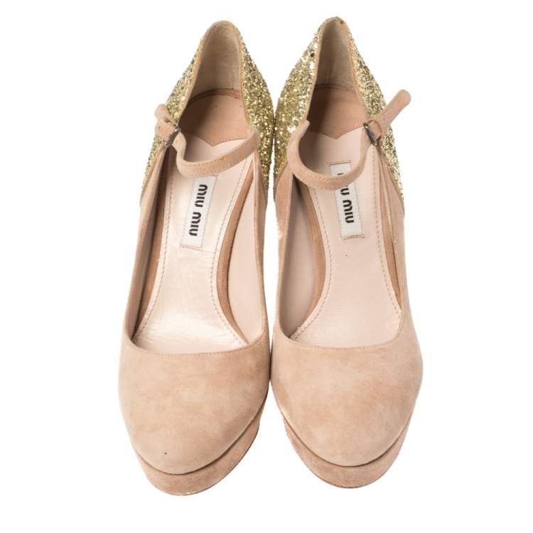 مملوكة مسبقًا Miu Miu Beige/Gold Suede and Glitter Mary Jane Platform Pumps Size39