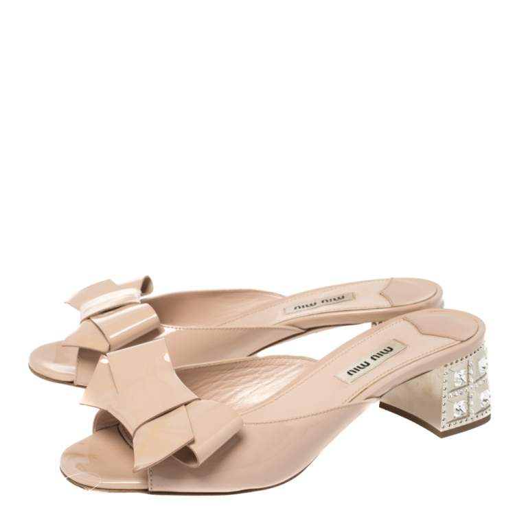 Pre Owned Miu Miu Beige Patent Leather Bow Slide Sandals Size 37