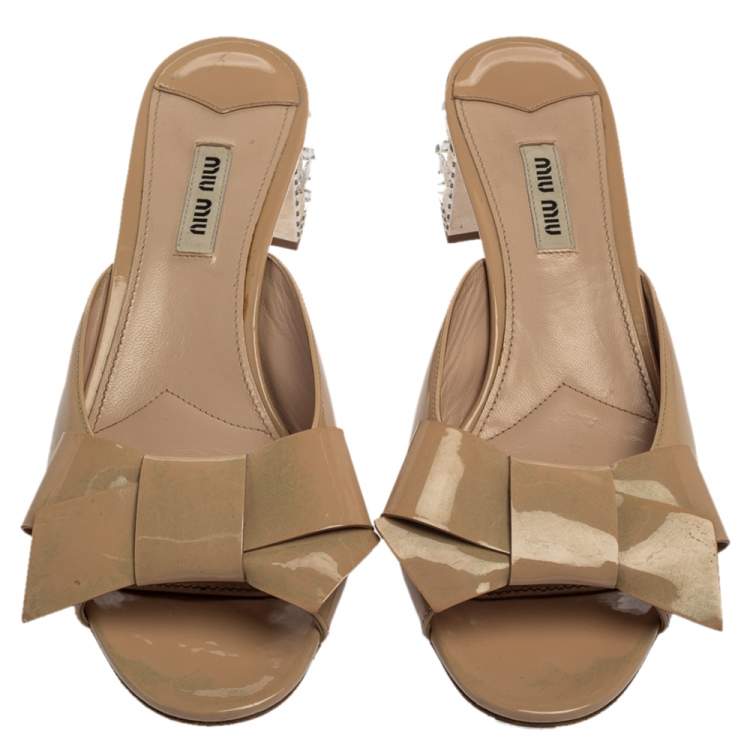 Pre Owned Miu Miu Beige Patent Leather Crystal Embellished Slide Sandals Size 39