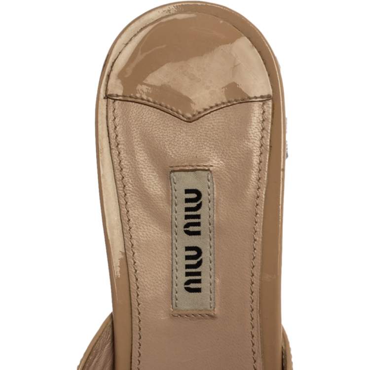 Pre Owned Miu Miu Beige Patent Leather Crystal Embellished Slide Sandals Size 39