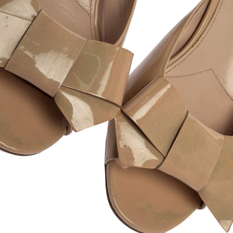 Pre Owned Miu Miu Beige Patent Leather Crystal Embellished Slide Sandals Size 39