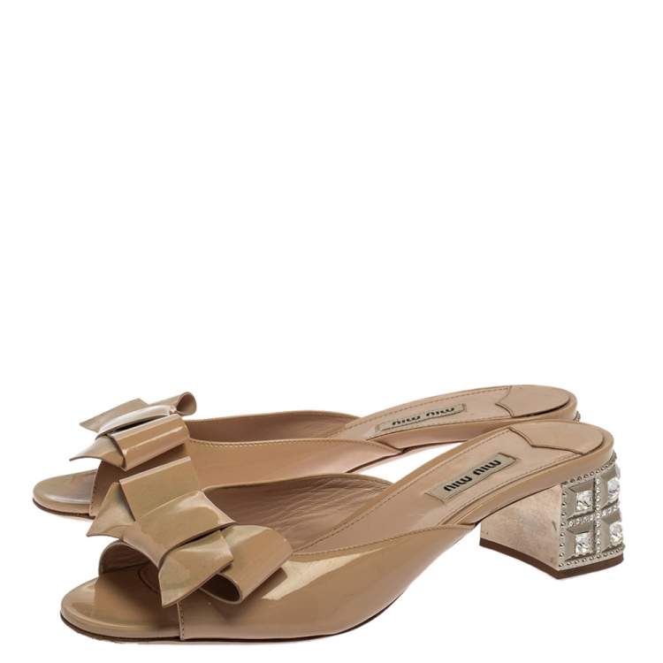 Pre Owned Miu Miu Beige Patent Leather Crystal Embellished Slide Sandals Size 39