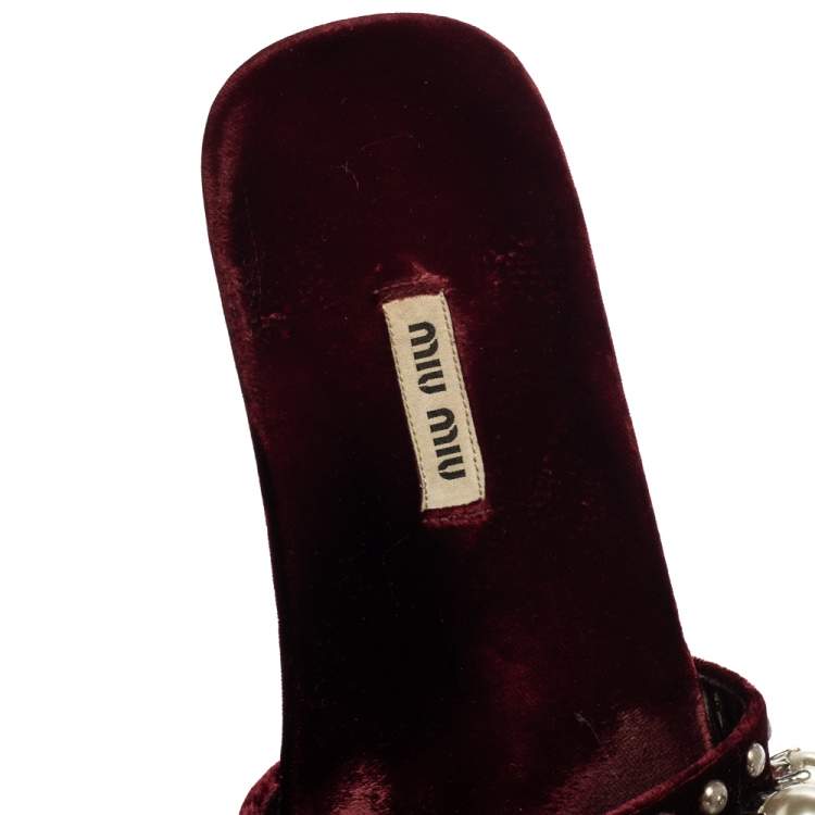 Pre Owned Miu Miu Burgundy Velvet Faux Pearl Embellished Flat Slides Size 38
