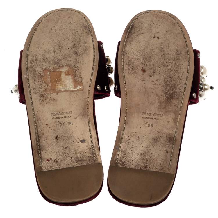 Pre Owned Miu Miu Burgundy Velvet Faux Pearl Embellished Flat Slides Size 38