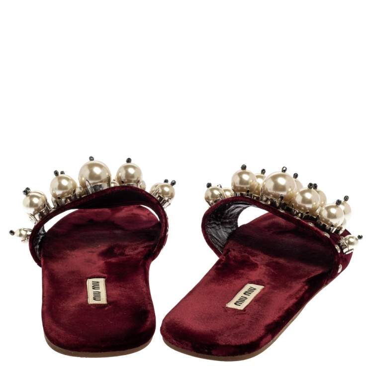 Pre Owned Miu Miu Burgundy Velvet Faux Pearl Embellished Flat Slides Size 38