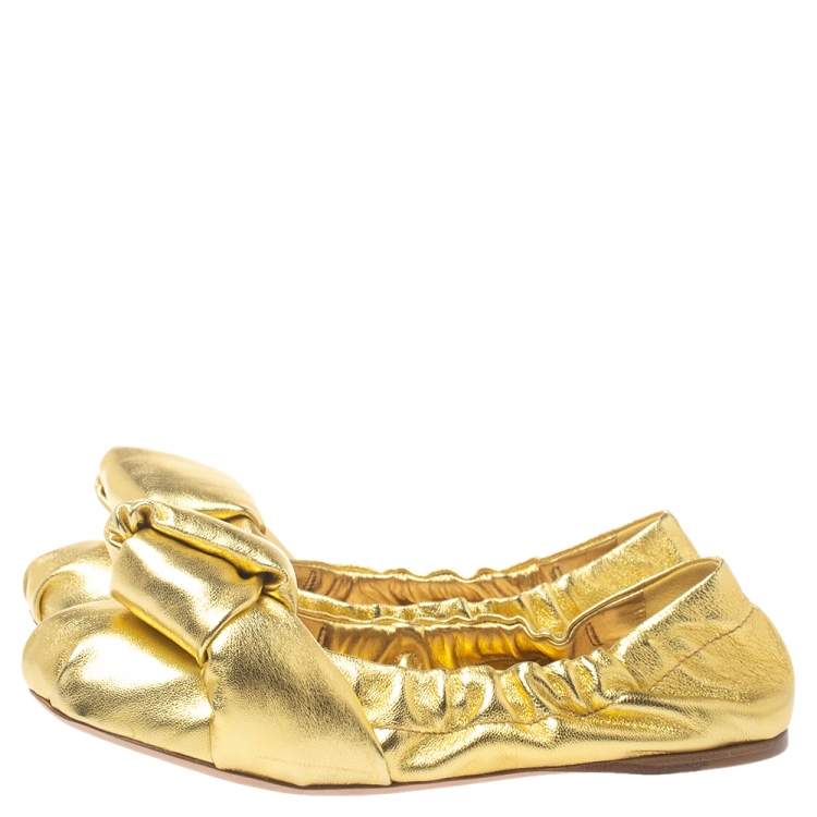 Pre Owned Miu Miu Gold  Metallic Leather Scrunch Ballet Flats Size 37