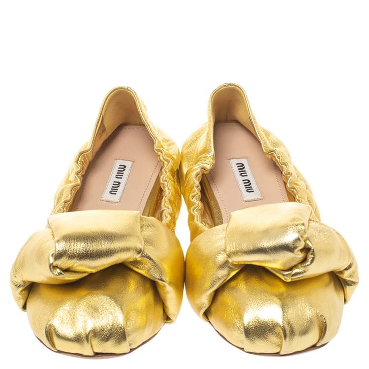 Pre Owned Miu Miu Gold  Metallic Leather Scrunch Ballet Flats Size 37