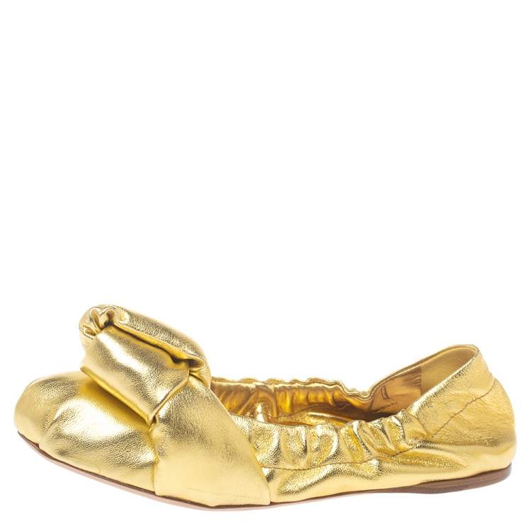 Pre Owned Miu Miu Gold  Metallic Leather Scrunch Ballet Flats Size 37